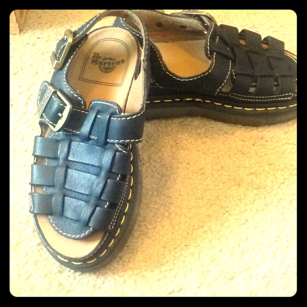 🌹New Dr. Marten fisherman sandals🌹