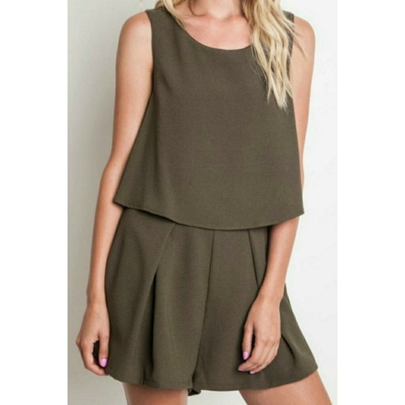 Umgee Dresses & Skirts - Umgee green flowy romper