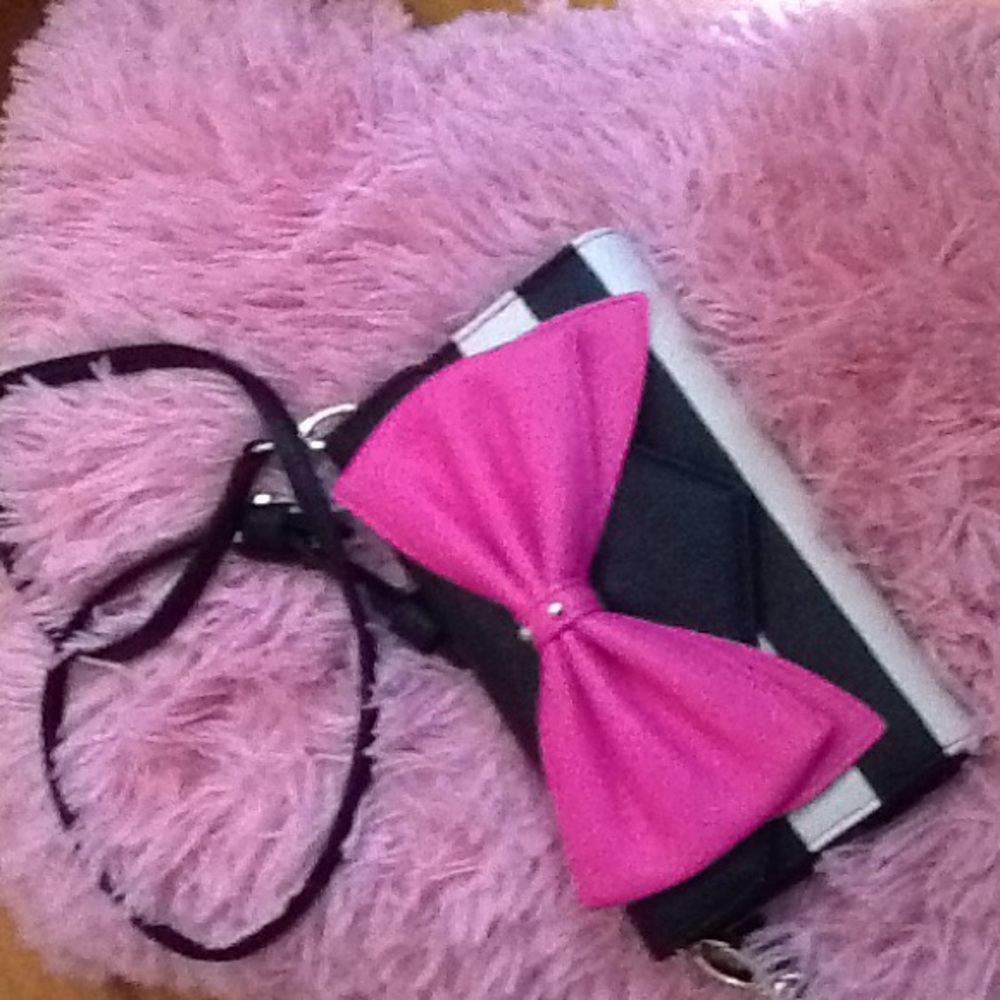 Betsy Johnson cross body wallet