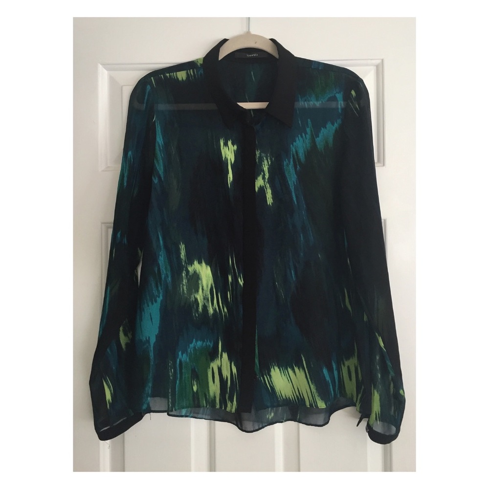 ✨Tahari✨ Chiffon long sleeve button down