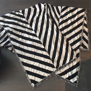 Lululemon knit shawl