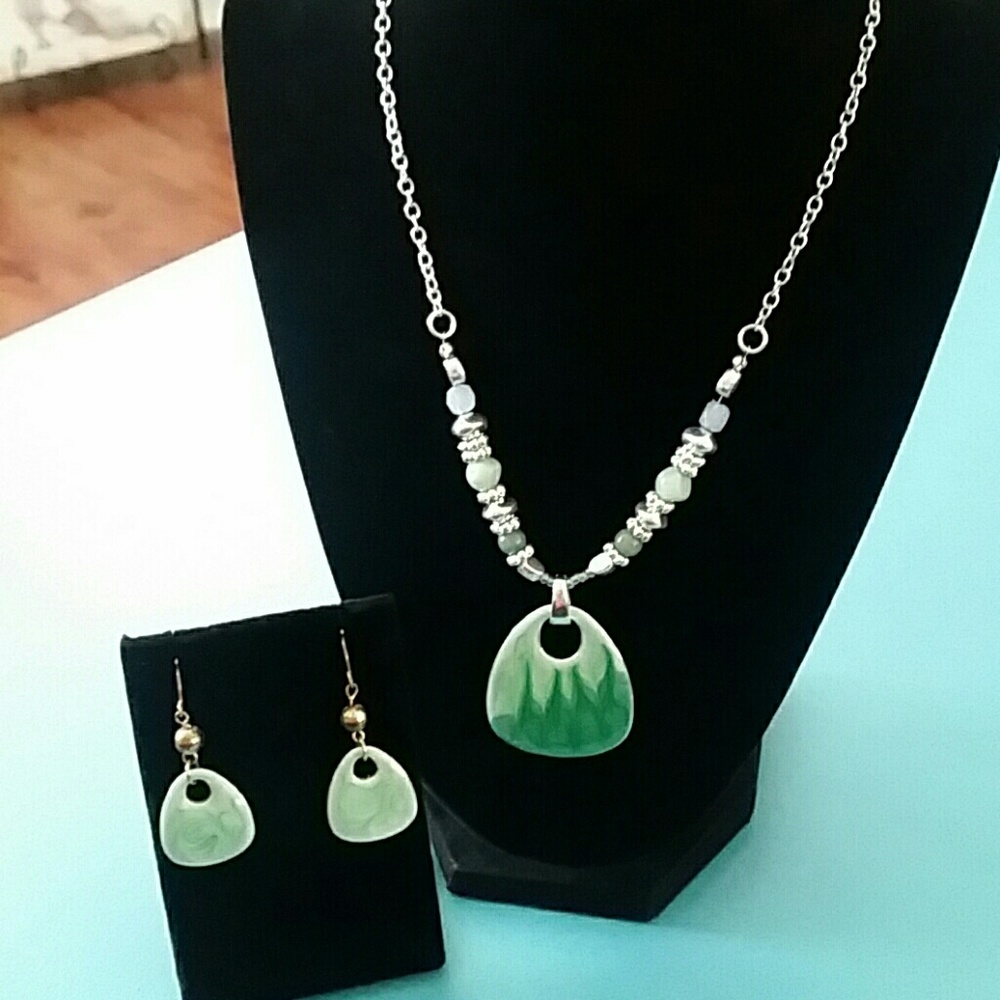 Green Necklace & Earring Set