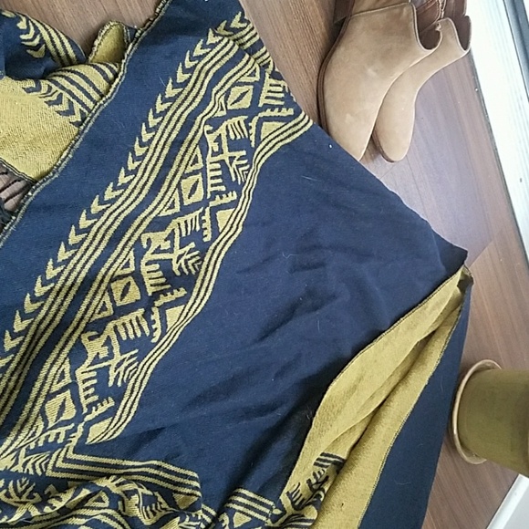 Reversible Wrap - Picture 2 of 5