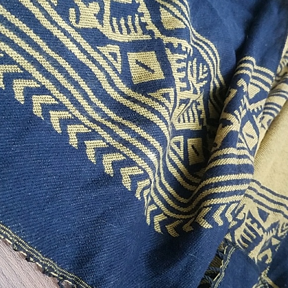 Reversible Wrap - Picture 3 of 5