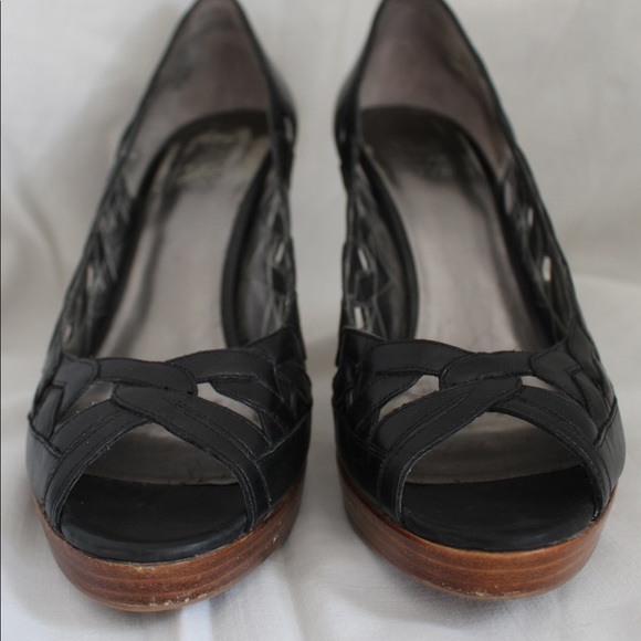 Guess Black Leather Cutout Peep Toe Stacked Wood Pump-Style 4" Heel 1" Platform - Picture 3 of 8