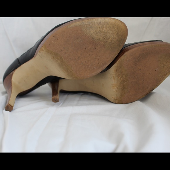 Guess Black Leather Cutout Peep Toe Stacked Wood Pump-Style 4" Heel 1" Platform - Picture 5 of 8