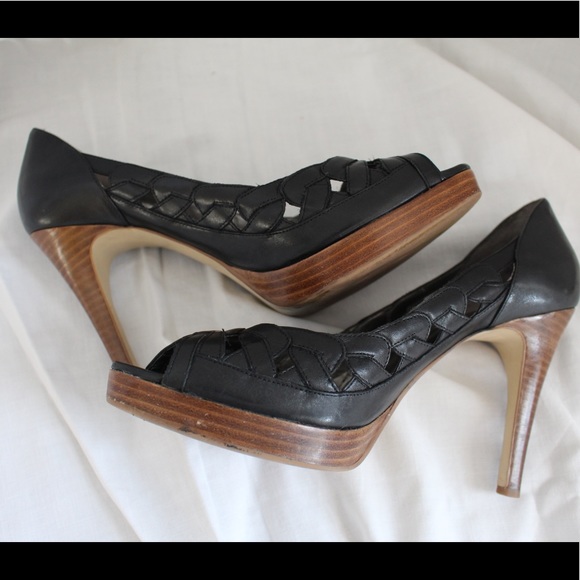 Guess Black Leather Cutout Peep Toe Stacked Wood Pump-Style 4" Heel 1" Platform - Picture 6 of 8