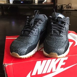 WMNS Air Max 90 PREM