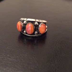 Sz. 6 Sterling and genuine oyster shell ring