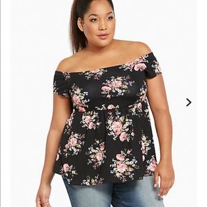Torrid floral off the shoulder blouse 🌸
