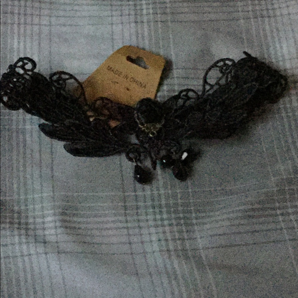 Choker it's new