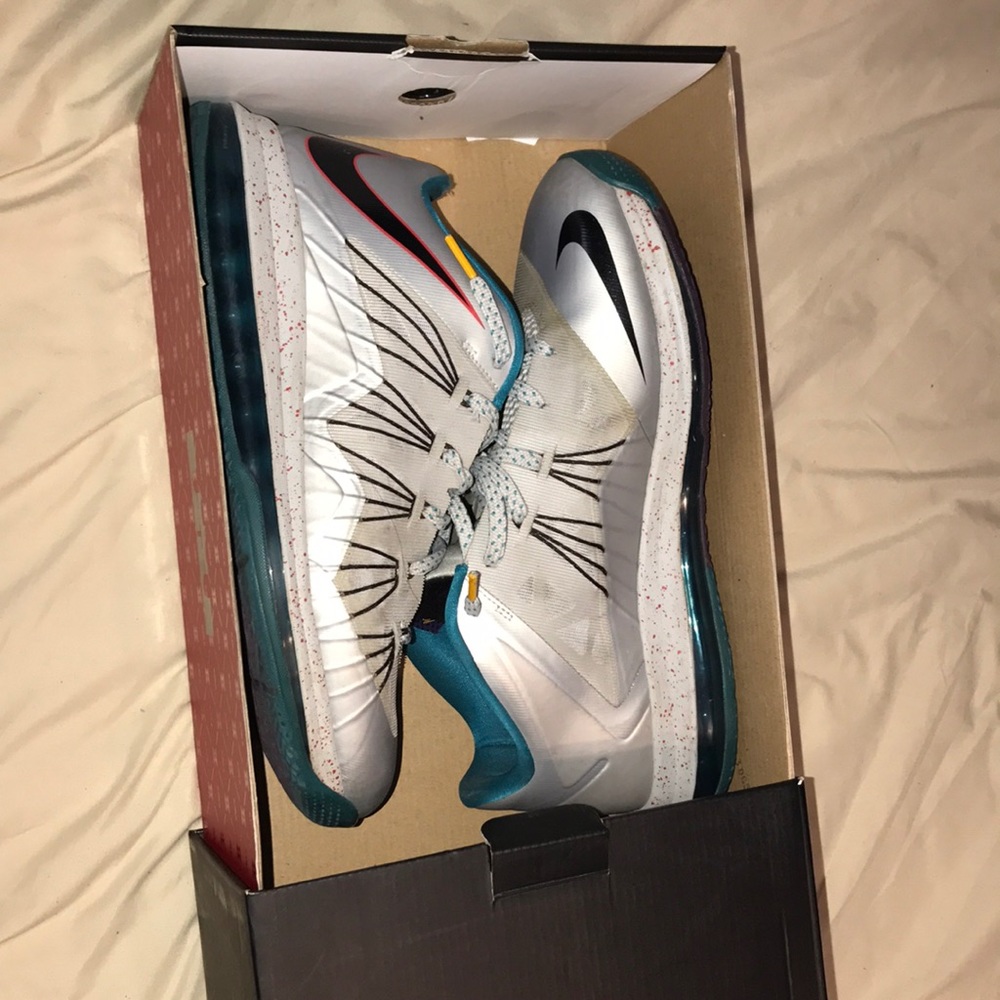 Nike LeBron 10's low Akron Aeros - 100% Authentic