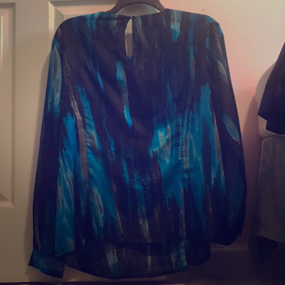 A pretty blue business shirt