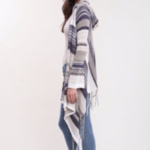 🍃💕NWT Goddis Hooded Drape Fringe Boho Cardigan - Picture 2 of 3