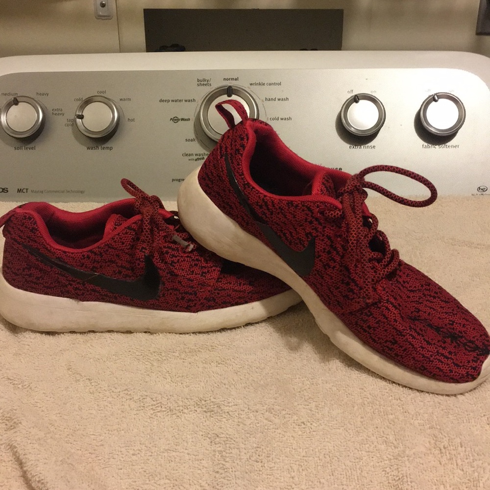 Nike Roshe Runs size 8