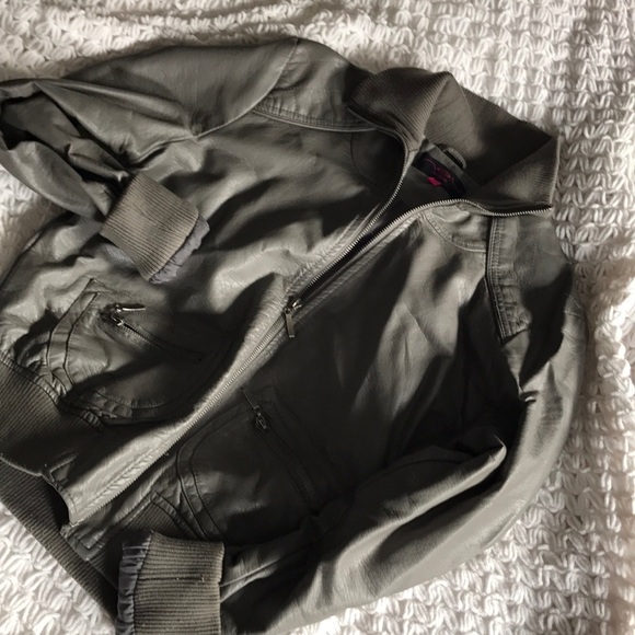 Pleather jacket. - Picture 2 of 5
