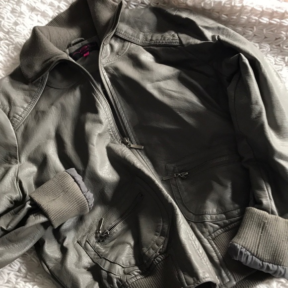 Pleather jacket. - Picture 3 of 5