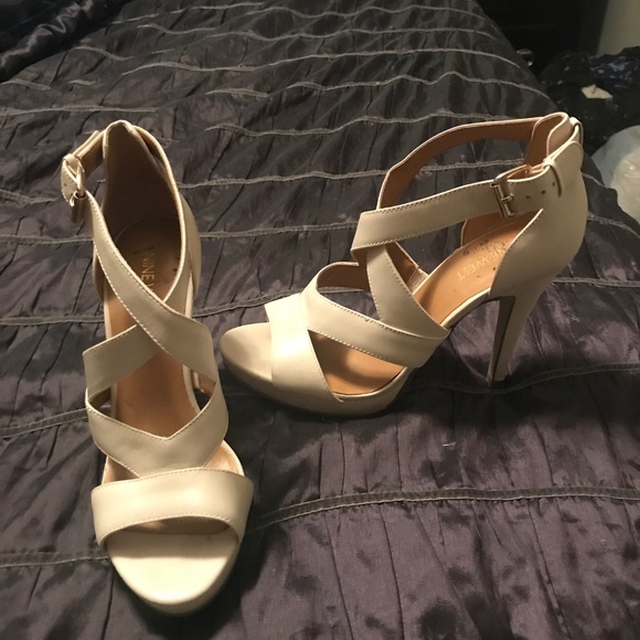 Cream colored heels - Picture 1 of 1