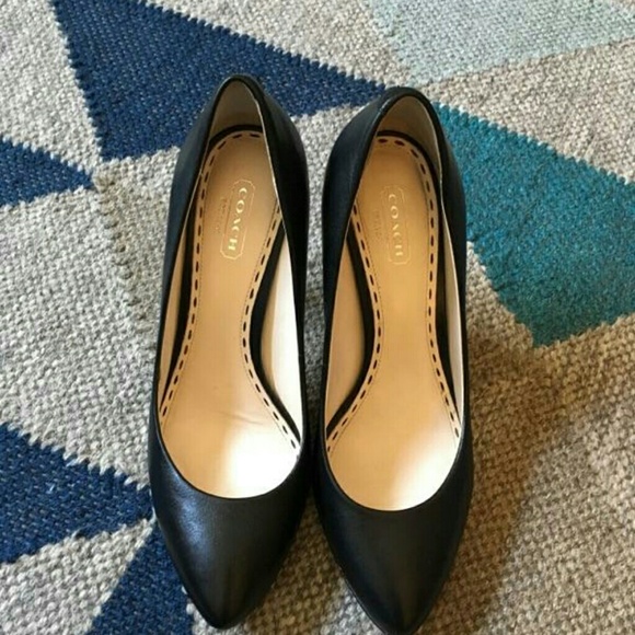 Coach Shoes - $ drop! Coach Finley black pumps!