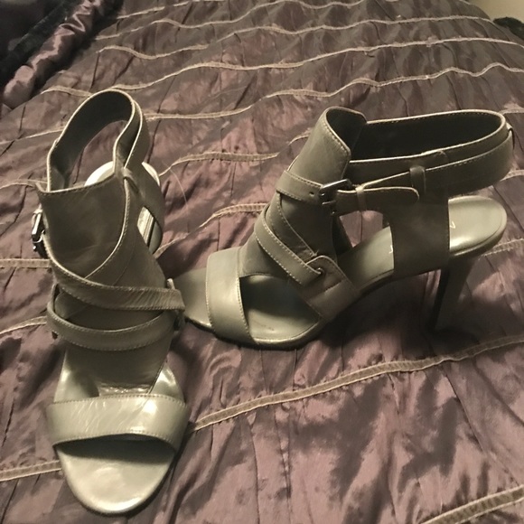 Grey heels - Picture 1 of 1