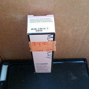 Luminous-wear Foundation