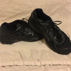 Men's size 7 Brooks Adrenaline GTS