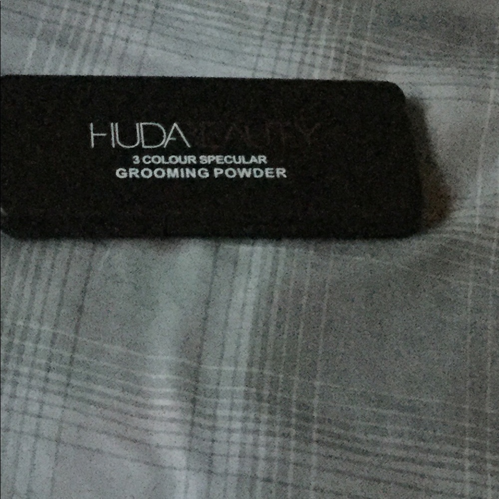 Hudabeauty 3 color spectacular Grooming powder