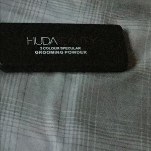Hudabeauty 3 color spectacular Grooming powder