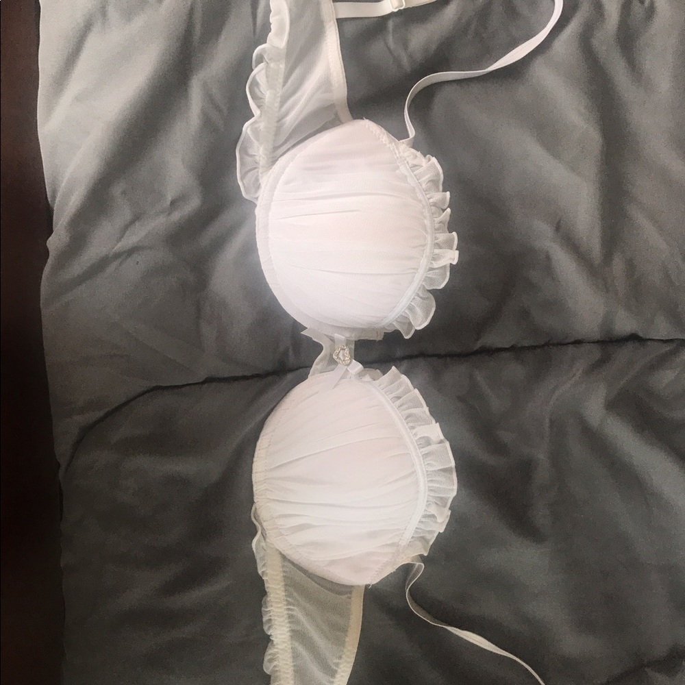 NWOT La Senza white ruffled bra