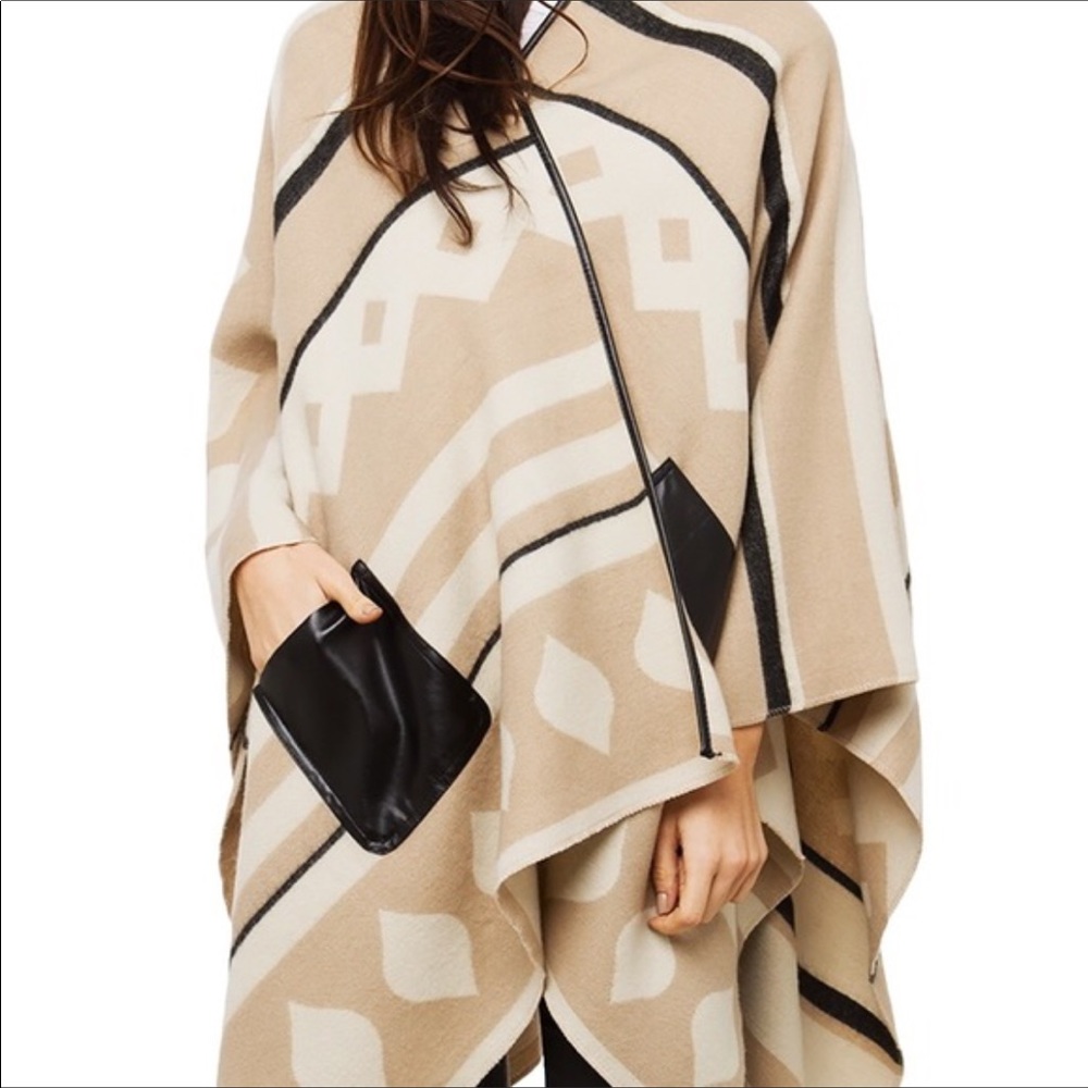 AKIRA sweater/pancho