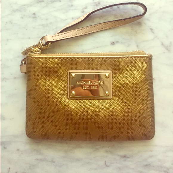 Michael Kors Handbags - Michael Kors Gold Wristlet