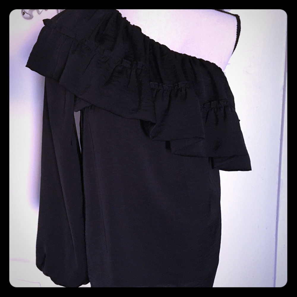 Judith March black one sleeve blouse