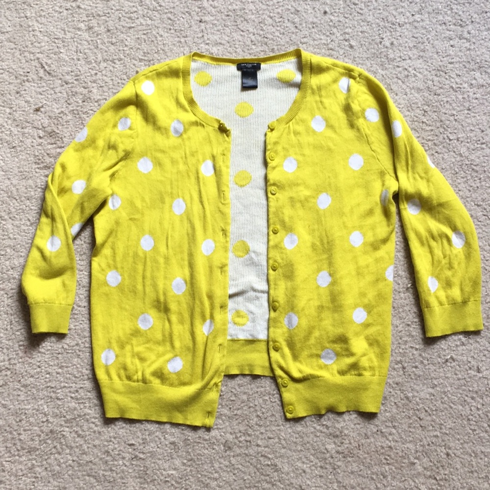 Adorable cropped yellow polka dotted cardigan