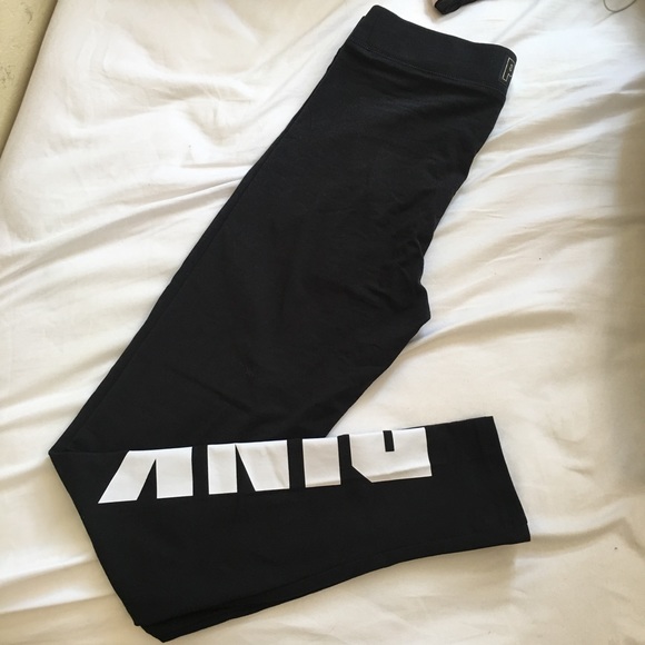 ⭐️Last one⭐️ Victoria's Secret pink cotton legging - Picture 2 of 5