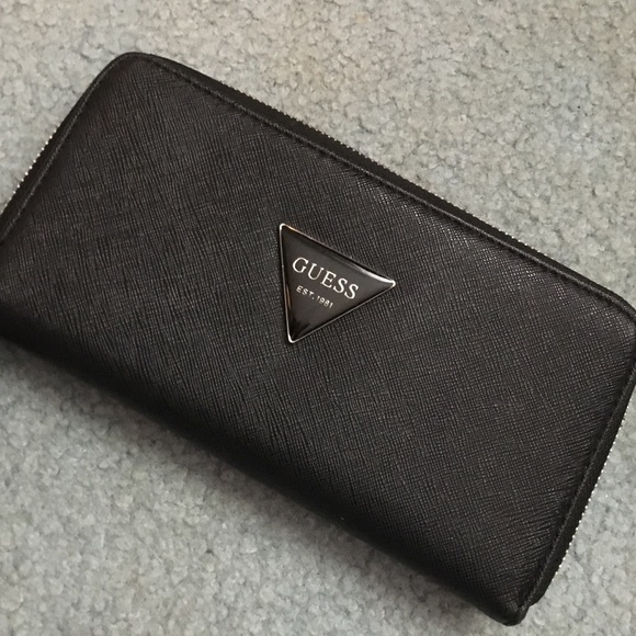 Guess wallet - Picture 1 of 3
