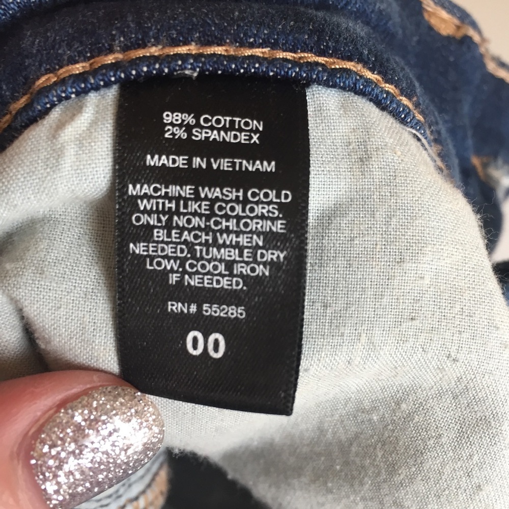 Express high-wasted distressed shorts - Picture 2 of 3