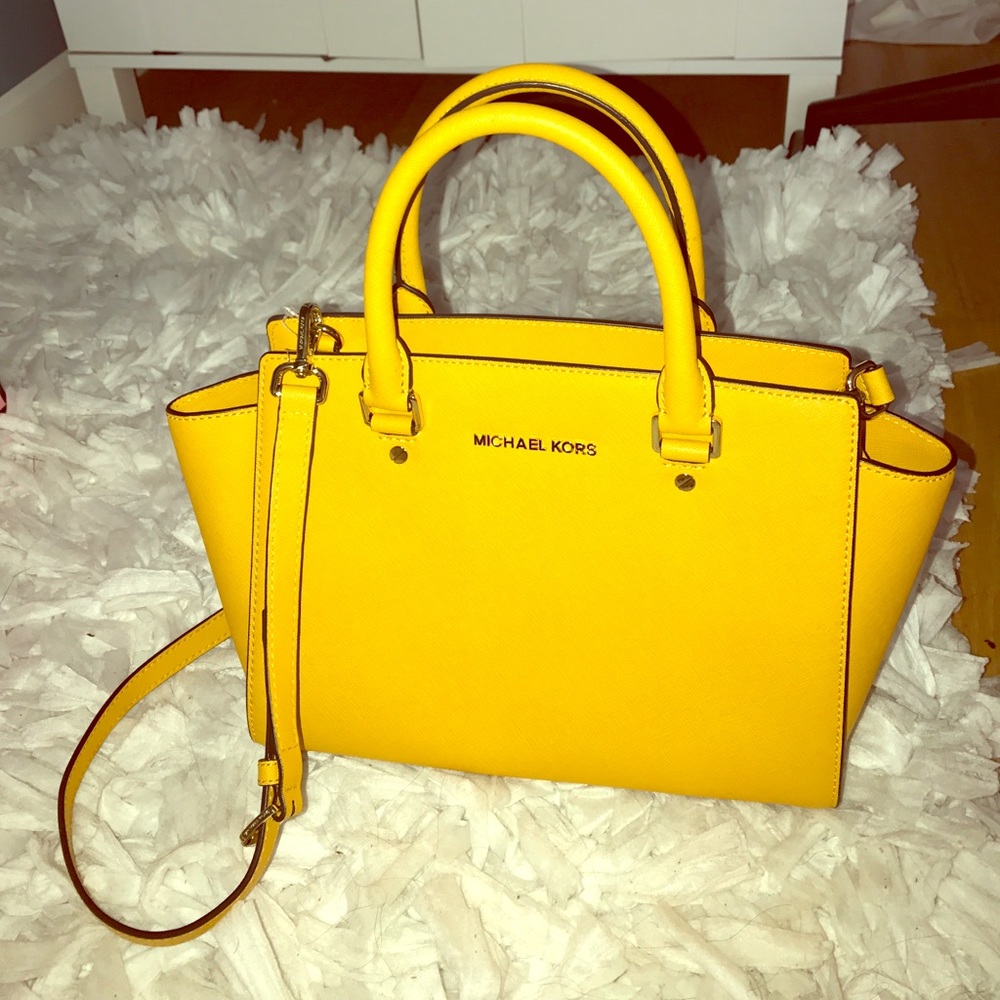 Michael Kors Sunflower Selma w/tags 🌻🌻🌻