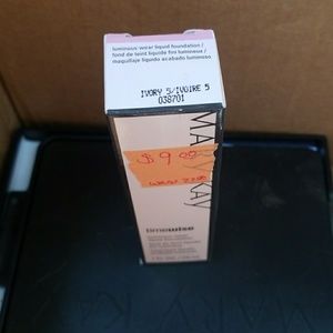 Luminous-wear Foundation