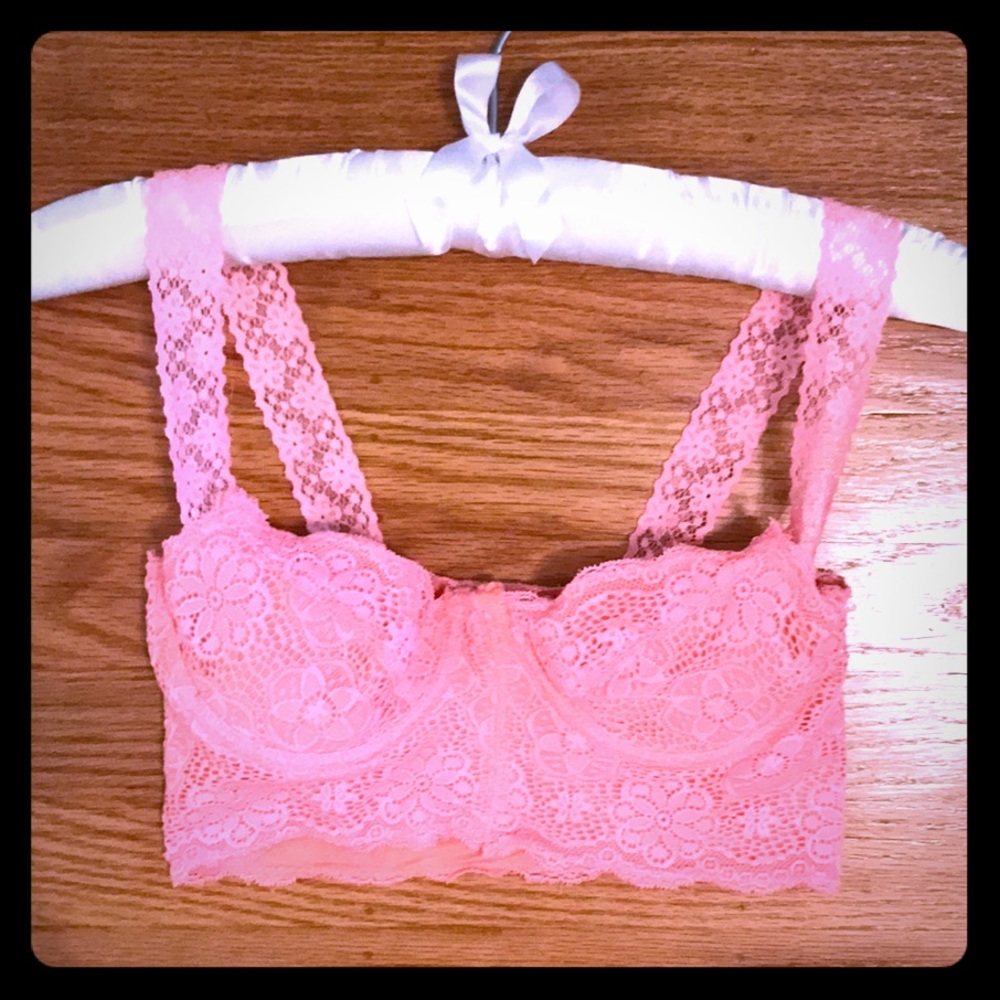 ✨UO Pink lace bralette. XS