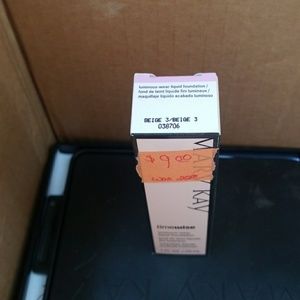 Luminous-wear Foundation