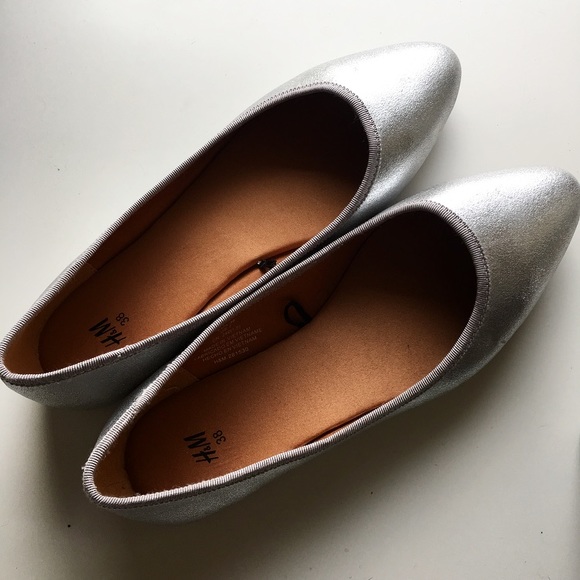 H&M Shoes - HP 💕 NWT H&M ballet silver flats