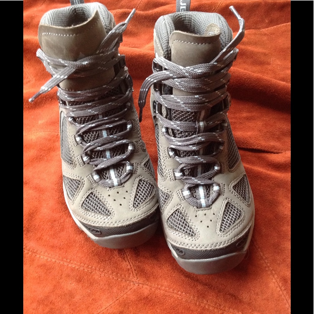 Vasque Women's Hiking Boot. 7 1/2