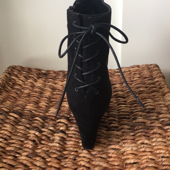 Amazing lace back 3 1/2" wedge heel black booties - Picture 6 of 6