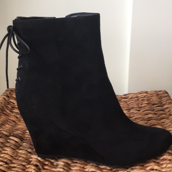Amazing lace back 3 1/2" wedge heel black booties - Picture 3 of 6