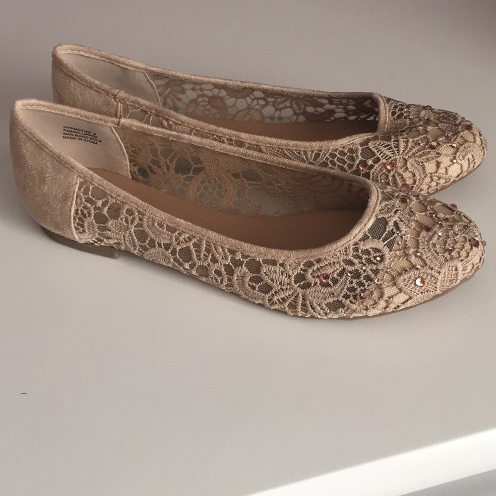 Brand new never worn nude flats.
