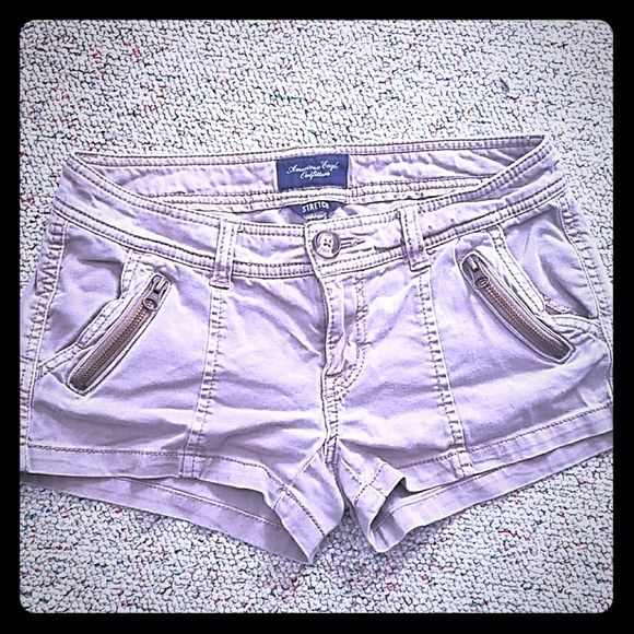 Adorable khaki shorts - Picture 1 of 3