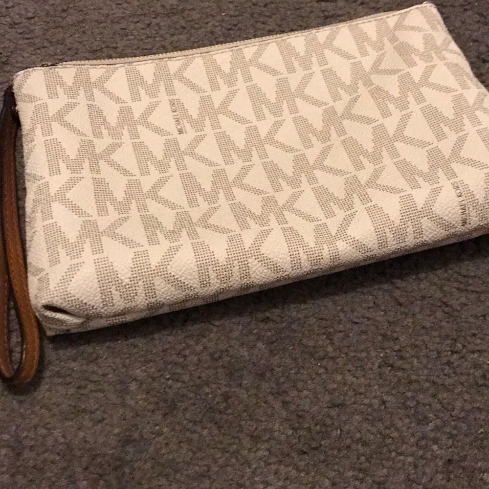 Michael kors wristlet