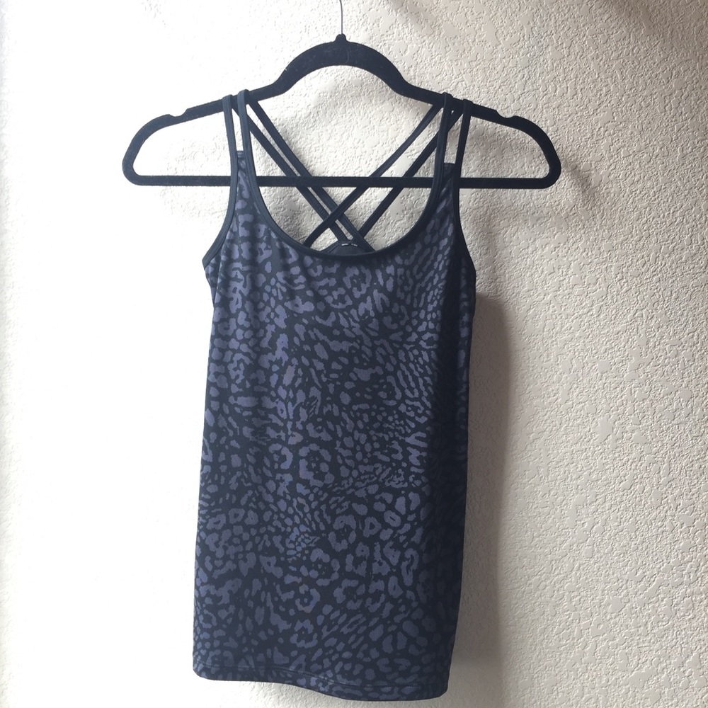 Animal print work out shirt with built in bra - Picture 1 of 2