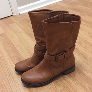 Bare Traps tan boots