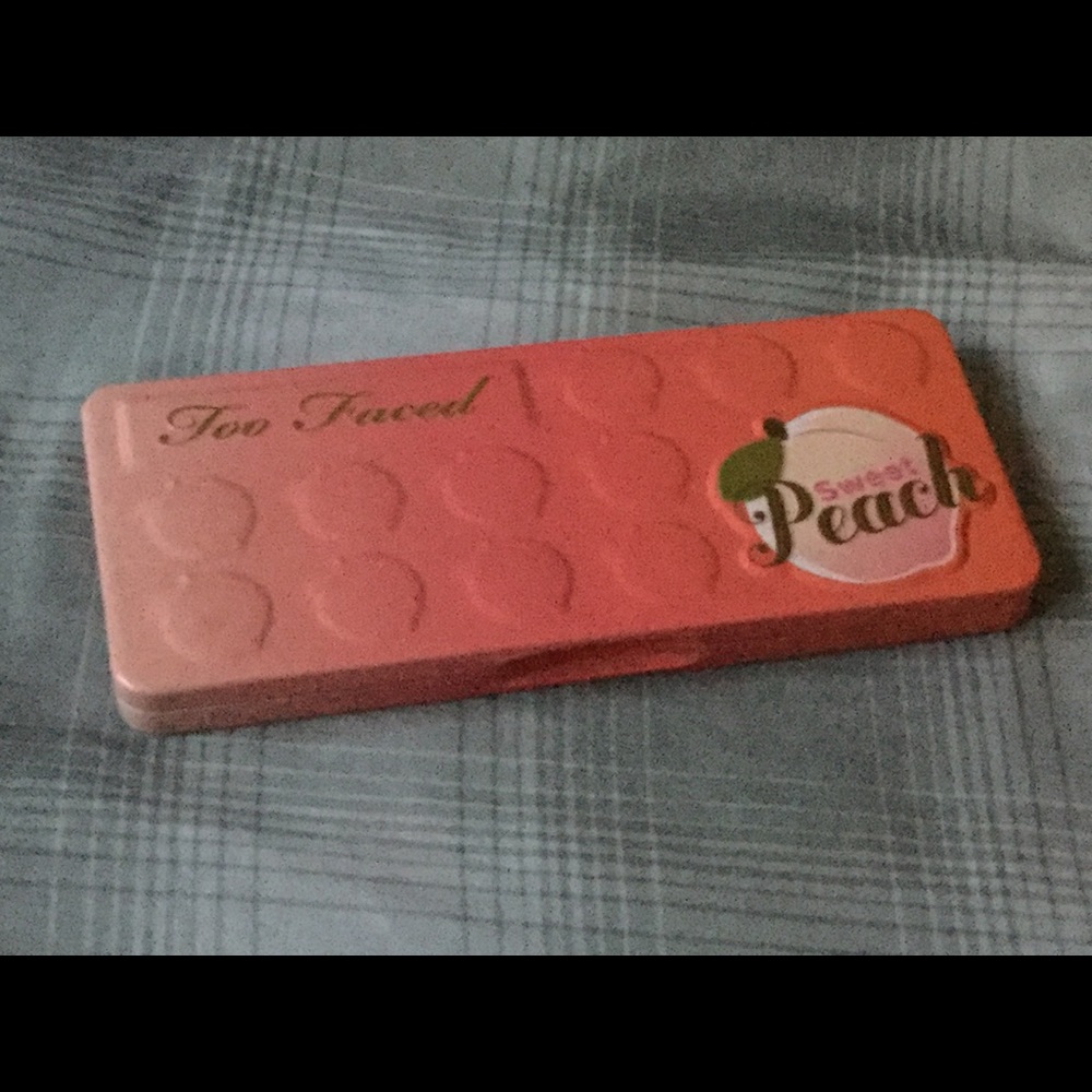 Eyeshadow - Picture 2 of 3